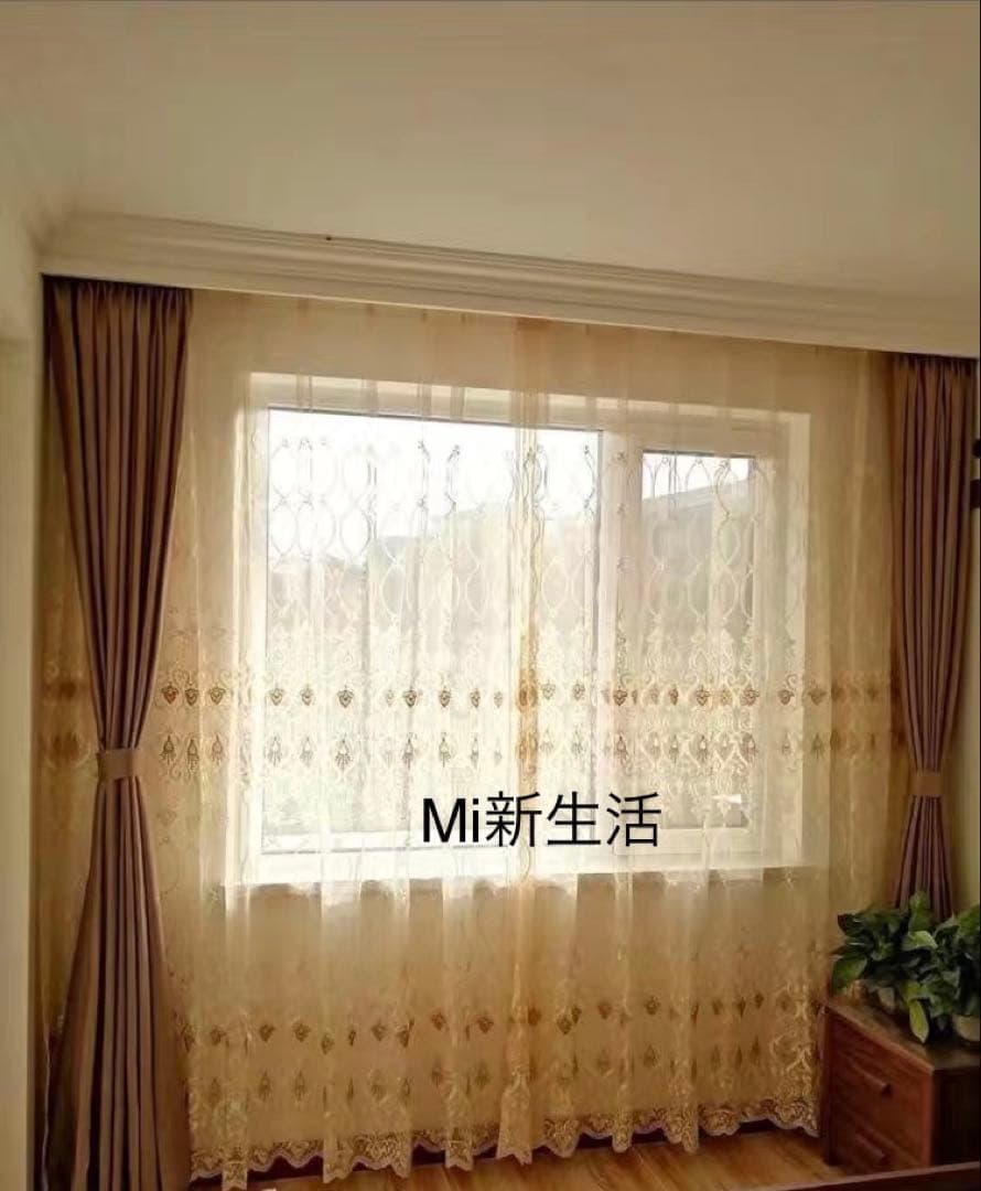 33番ベージュ刺繍入りレースカーテン　[幅150cm][2枚入り]