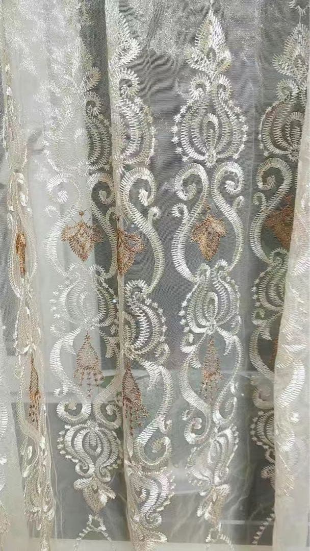 33番ベージュ刺繍入りレースカーテン　[幅150cm][2枚入り]