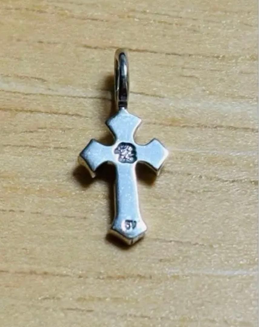 ストーン付きクロス型チャーム SYMPATHY OF SOUL(S.O.S)