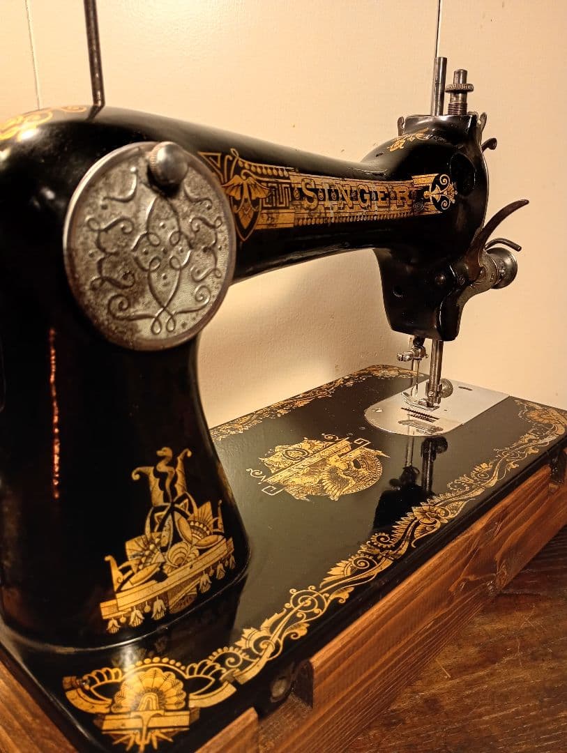 縫うためのアンティークミシン　シンガー　スフィンクス　手回しハンドル