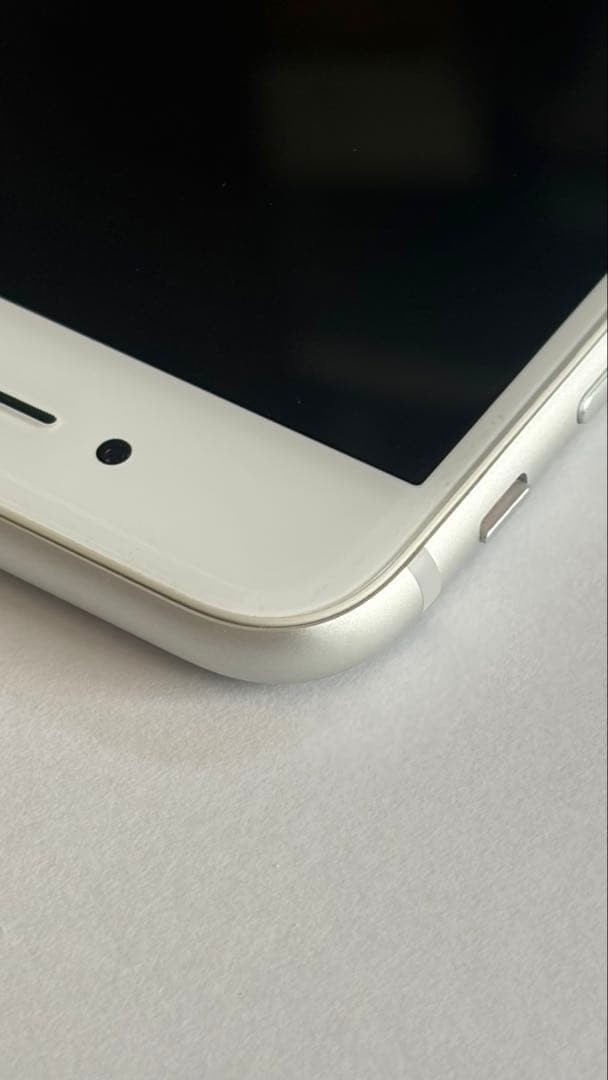 iPhone 8 64G ホワイト