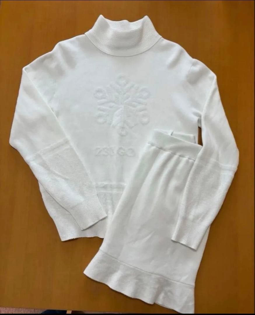 23区ゴルフ　モックセーター&ニットスカート