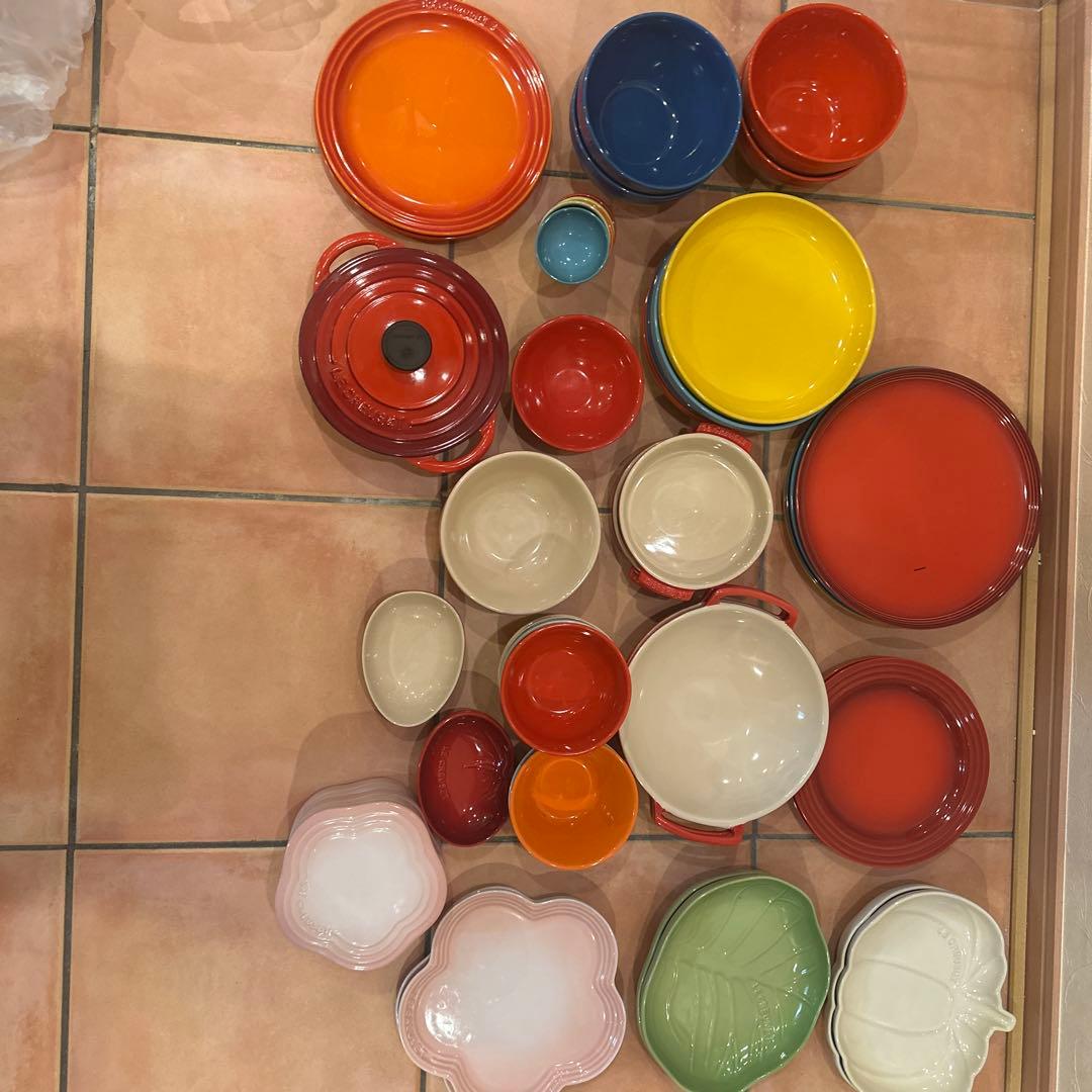 お鍋＋44皿＋お花の2段お菓子入れ　Le Creuset お鍋　食器セット