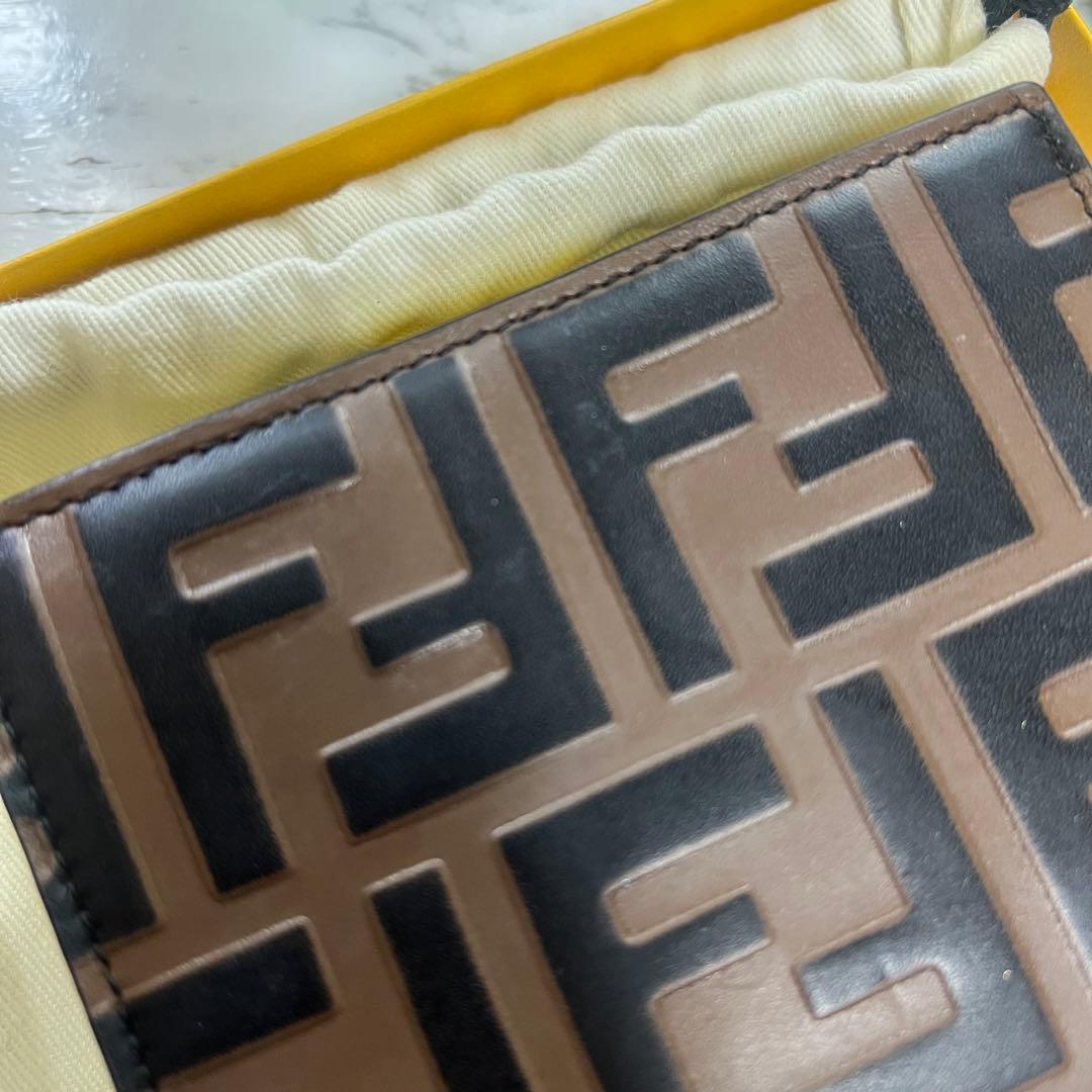FENDI 現行 エフイズ フェンディ 二つ折り財布 ズッカ柄