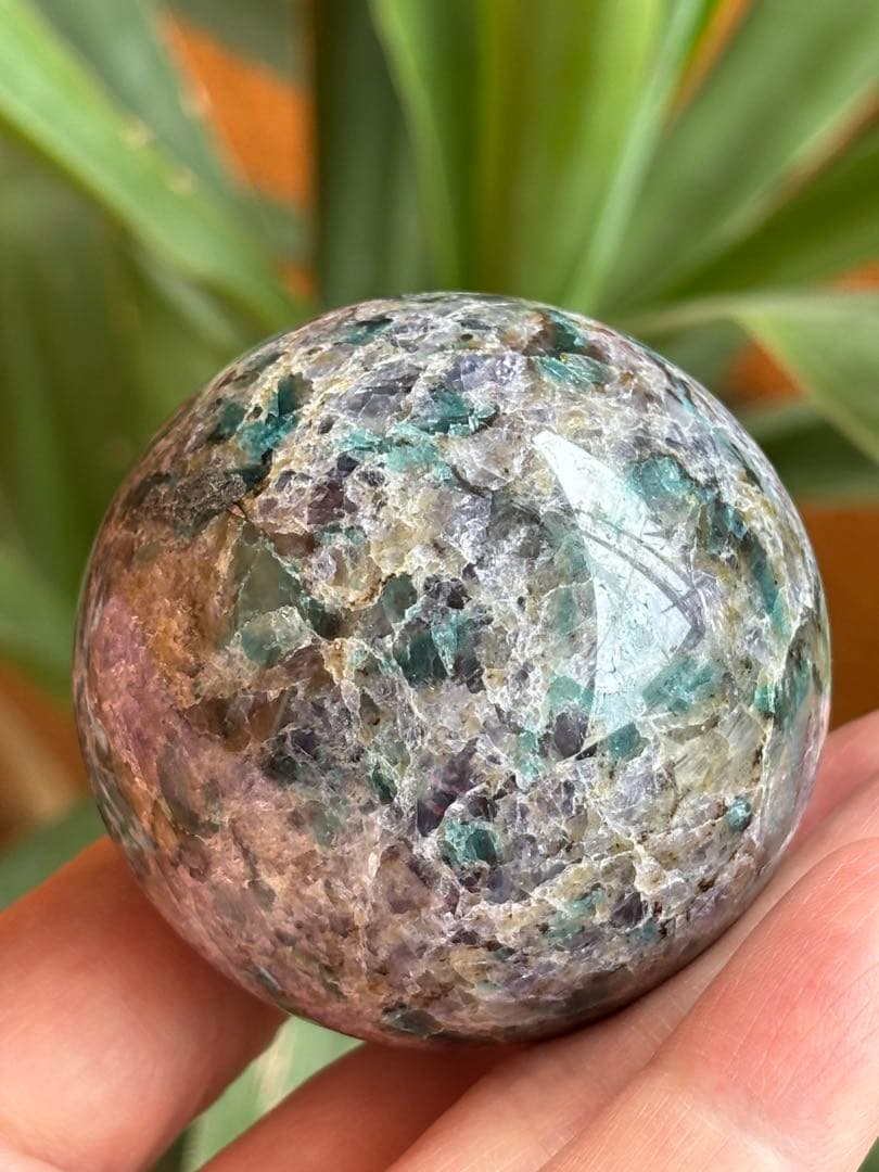 レアストーン　アイオライト&エメラルド&トルマリンの共生　5.5cm スフィア