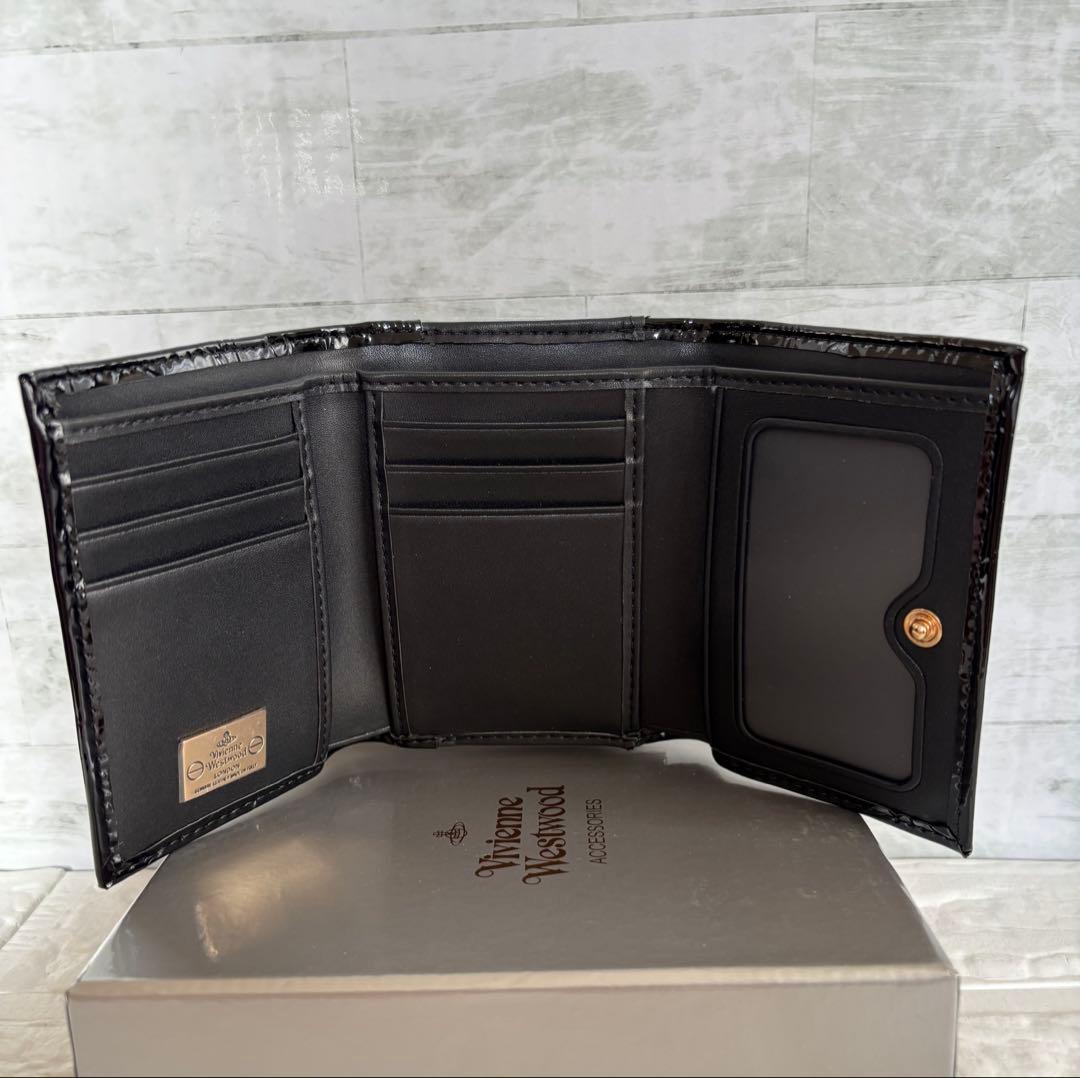 vivian westwood大人可愛いブラックエナメル型押しオーブ三つ折　財布