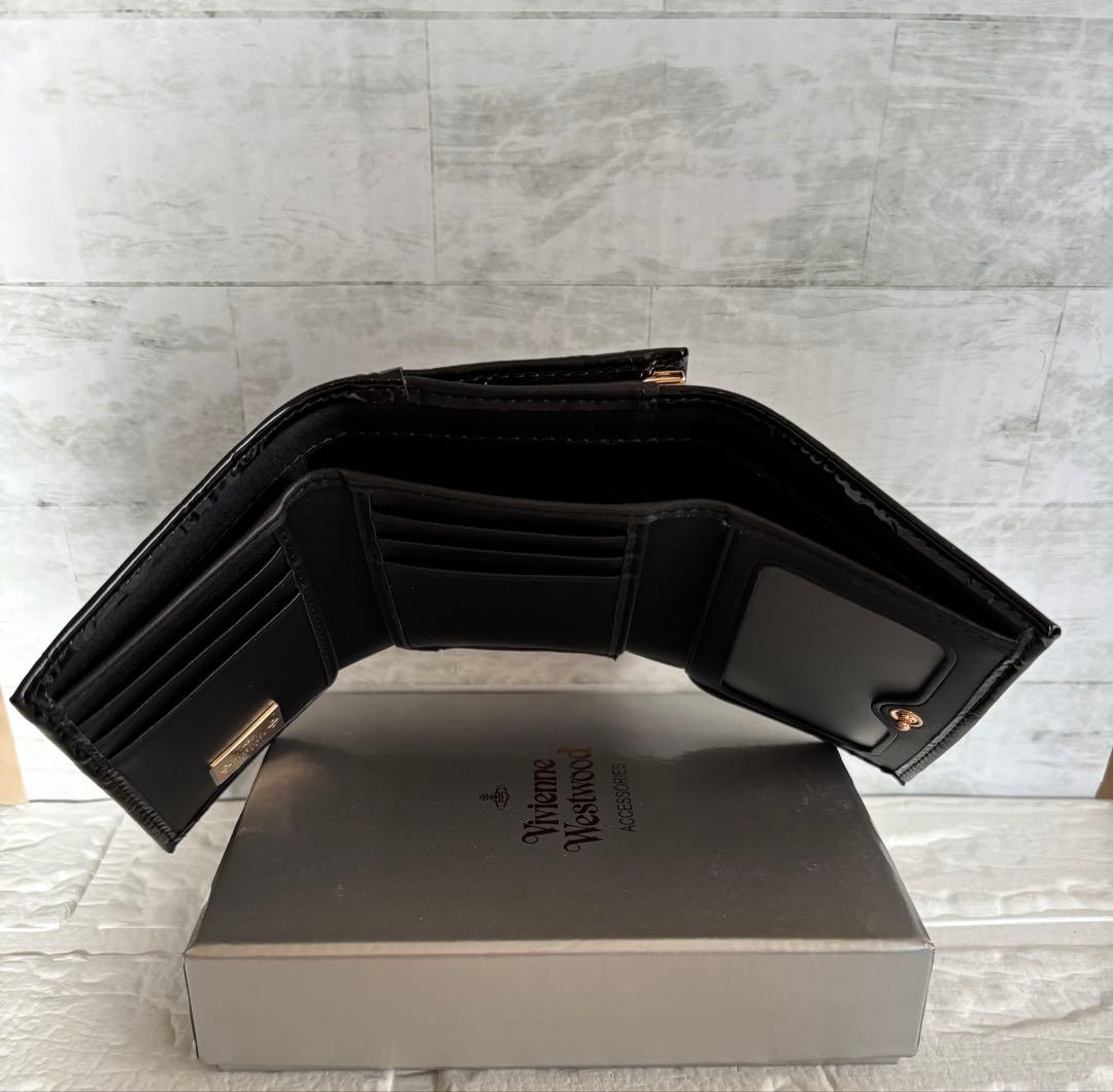 vivian westwood大人可愛いブラックエナメル型押しオーブ三つ折　財布