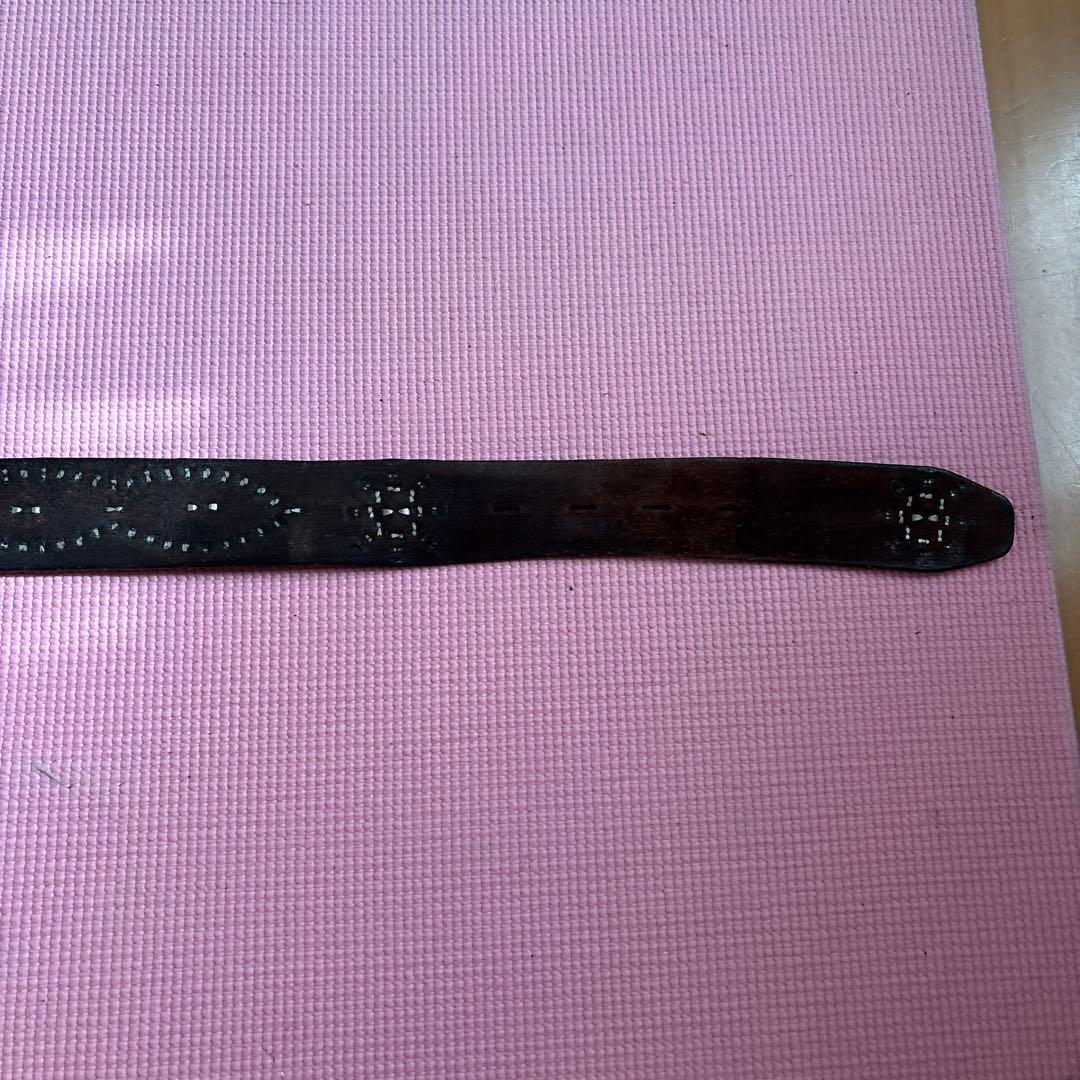 HTC スタッズ装飾の黒レザーベルト