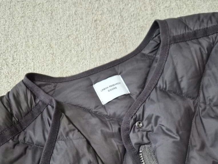 URBAN RESEARCH DOORS ダウンキルトコート チャコール