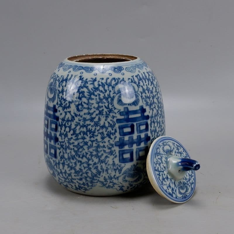 青花纏枝蓮紋四喜マクウリ缶 茶道具 景徳鎮 陶磁器 装飾品 工芸品 置物