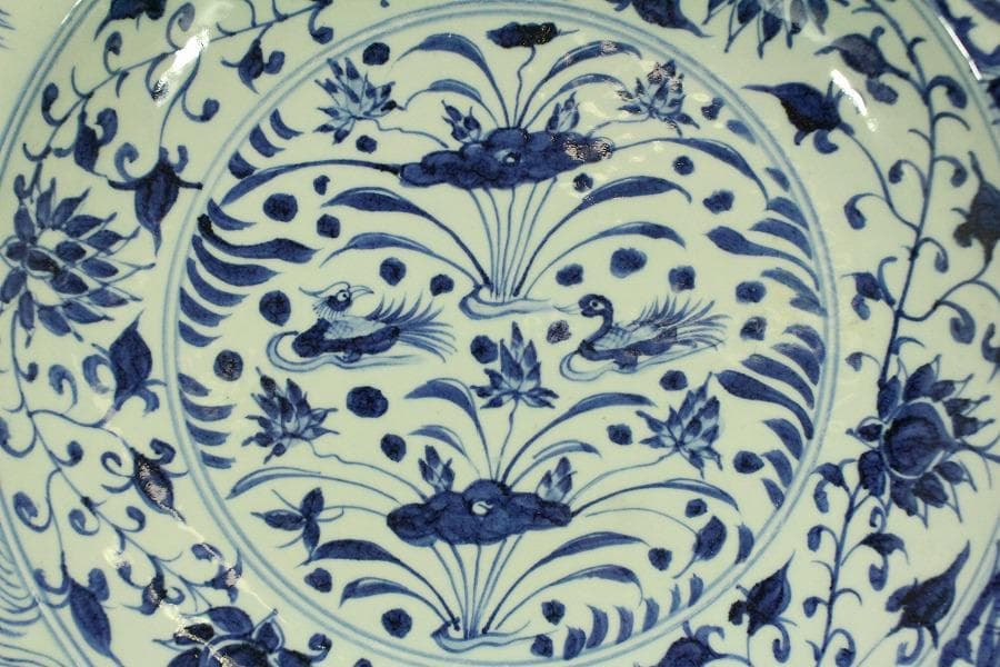 中国美術 纏枝蓮花 水鳥紋 染付大皿 時代物(A577)