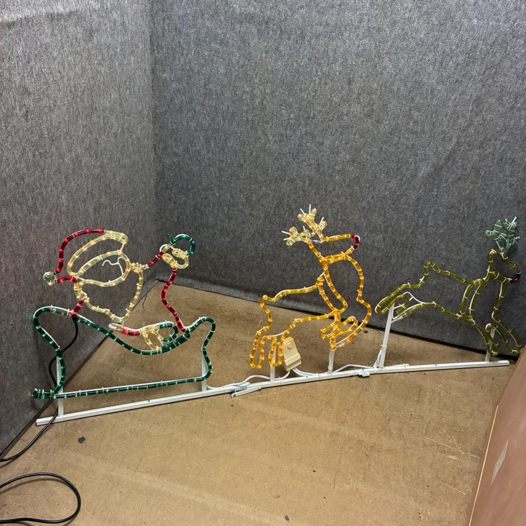 クリスマス　サンタクロースとトナカイ　動くモチーフ　25247