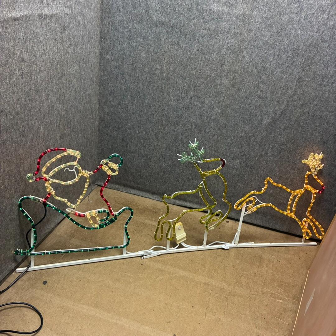 クリスマス　サンタクロースとトナカイ　動くモチーフ　25247