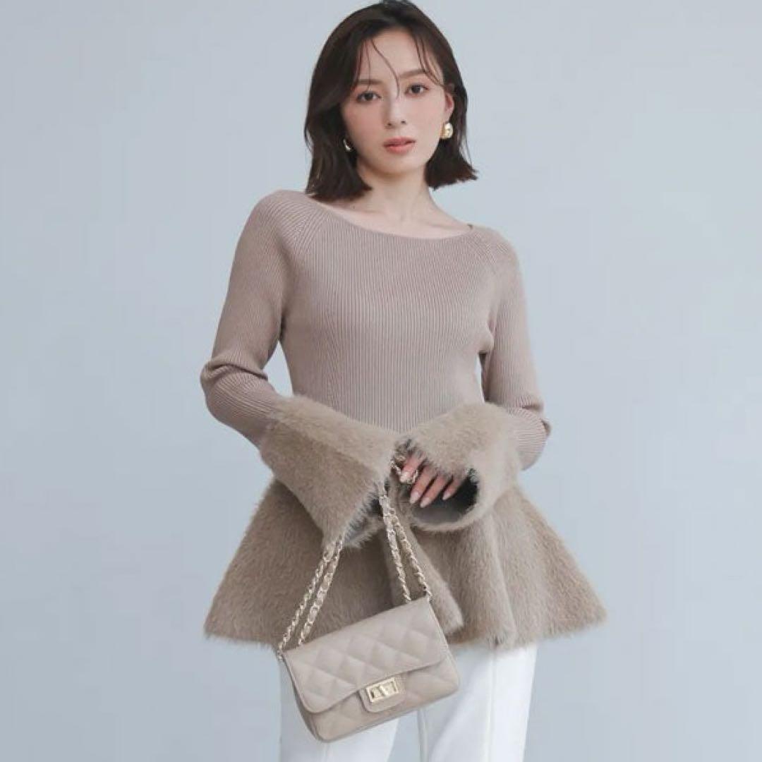 anuans アニュアンス フェザーぺプラムフレアスリーブニット