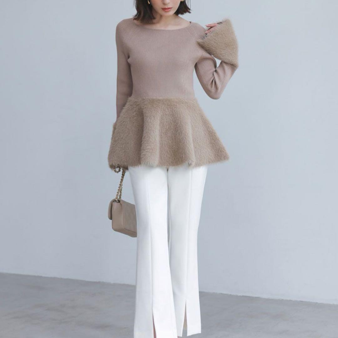 anuans アニュアンス フェザーぺプラムフレアスリーブニット