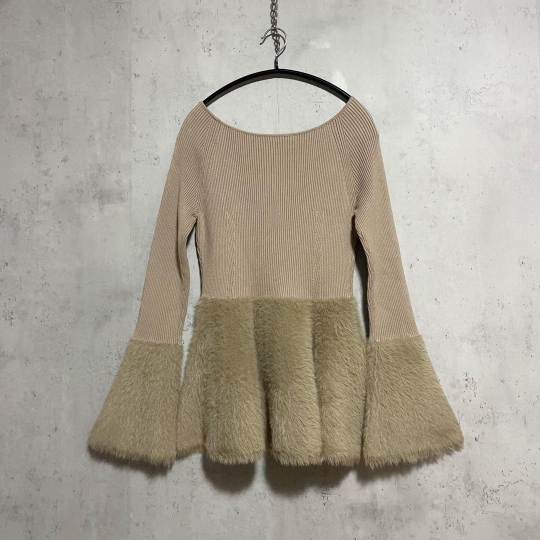 anuans アニュアンス フェザーぺプラムフレアスリーブニット