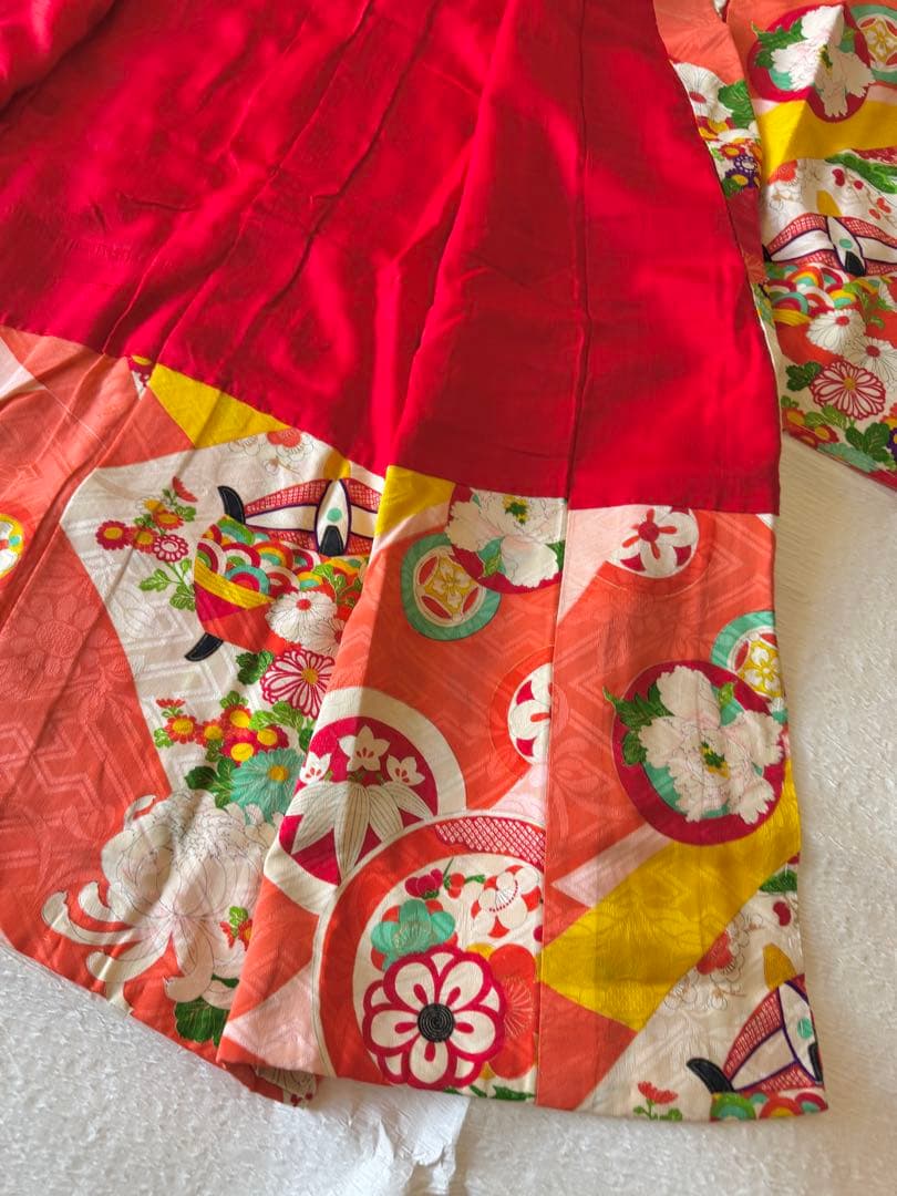 七五三に★アンティーク着物　コーラルピンクに切嵌文　糸巻きと四季花々　5歳　7歳