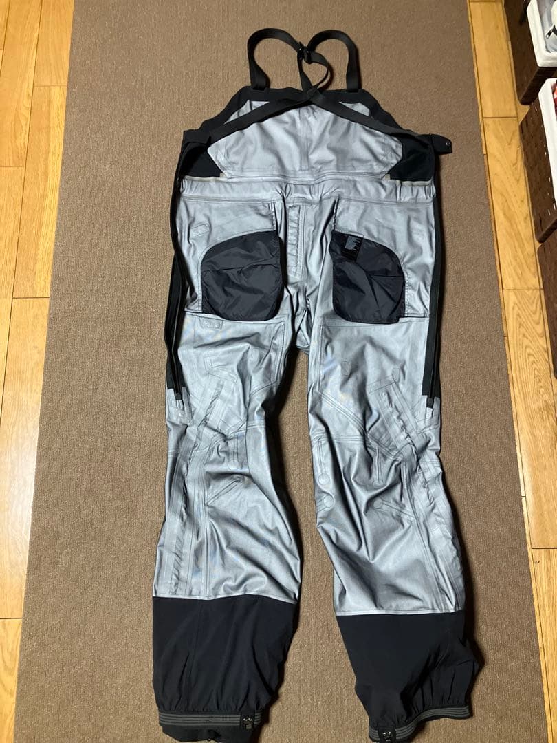 スノーボード用ブラックオーバーオール