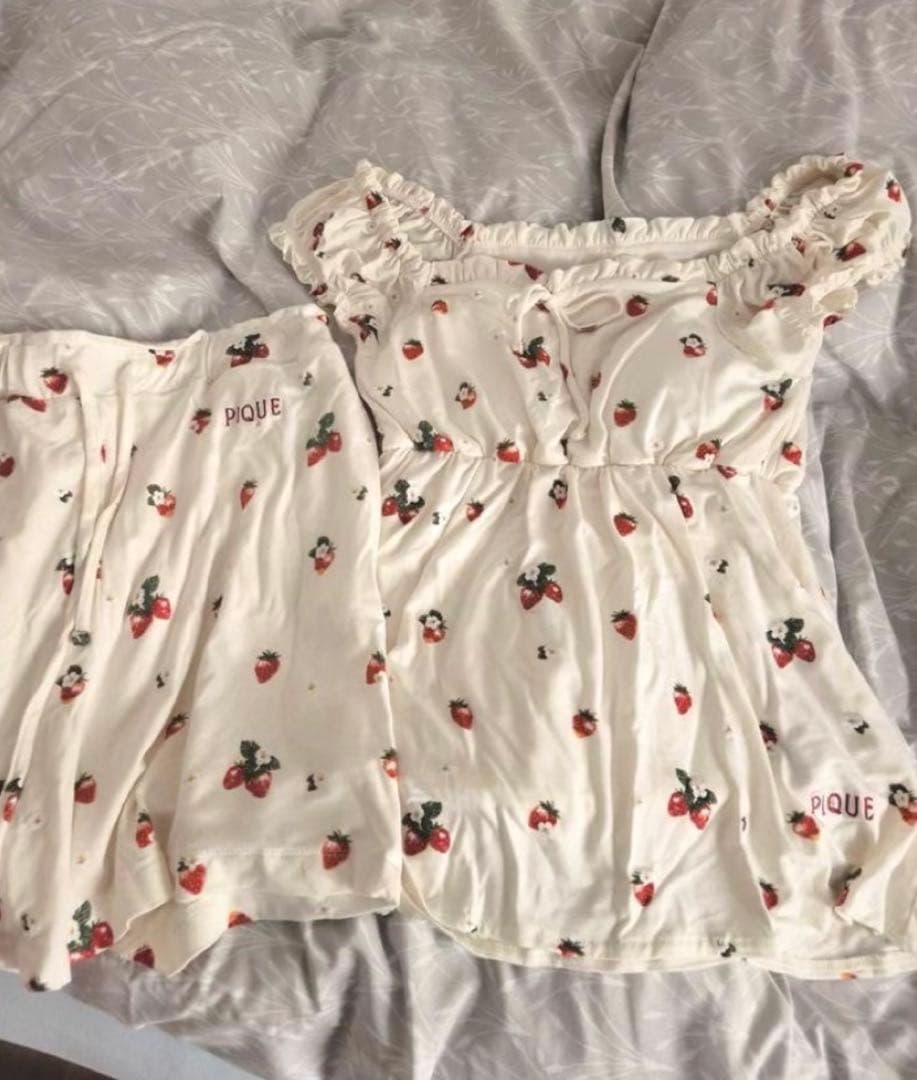 ジェラートピケ　いちご柄ルームウェア　セットアップ