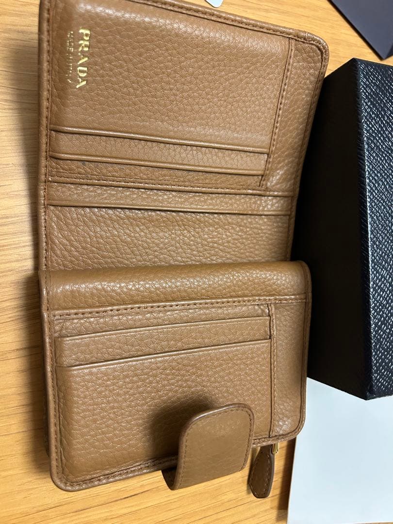PRADA 二つ折り財布 ブラウン