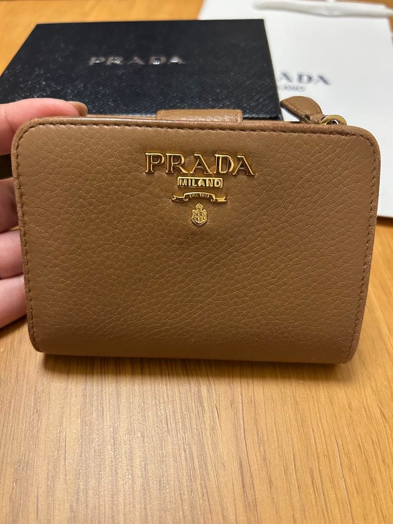 PRADA 二つ折り財布 ブラウン
