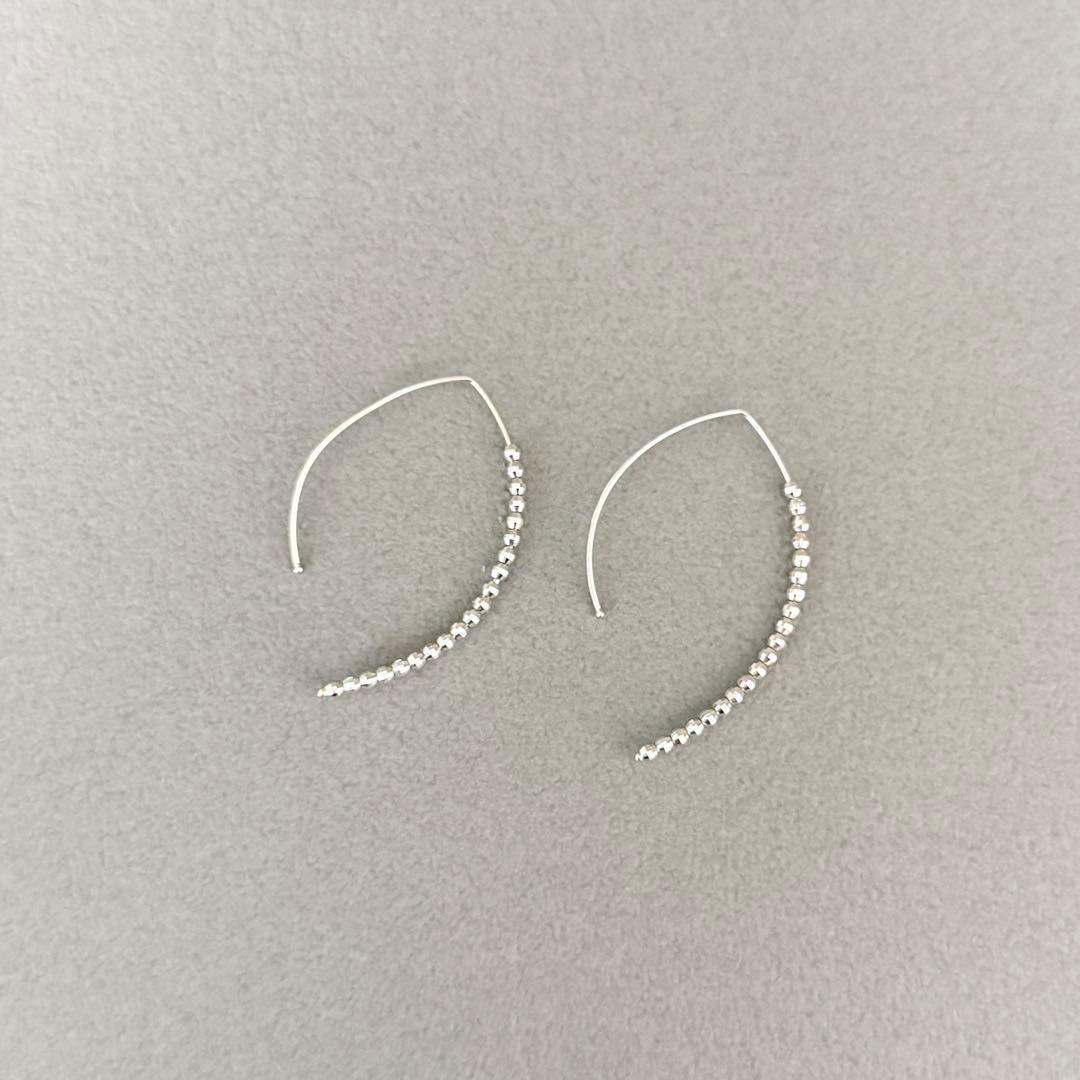 MIZUKI K14WG スモールバナナフープピアス 両耳