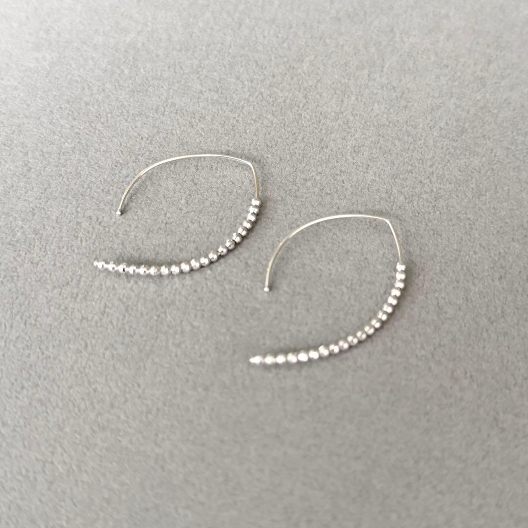 MIZUKI K14WG スモールバナナフープピアス 両耳