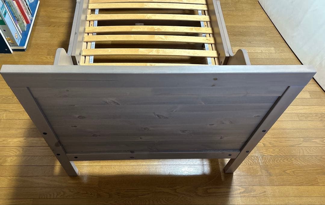 IKEA 伸長式 ベッド フレーム 販売終了カラー
