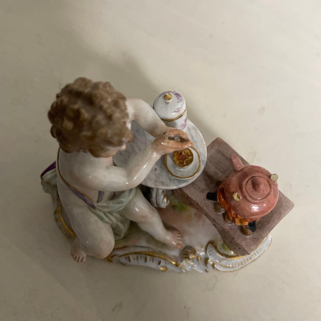 マイセン「ホットチョコレートを作る天使」四大元素:火　19世紀　ドイツ