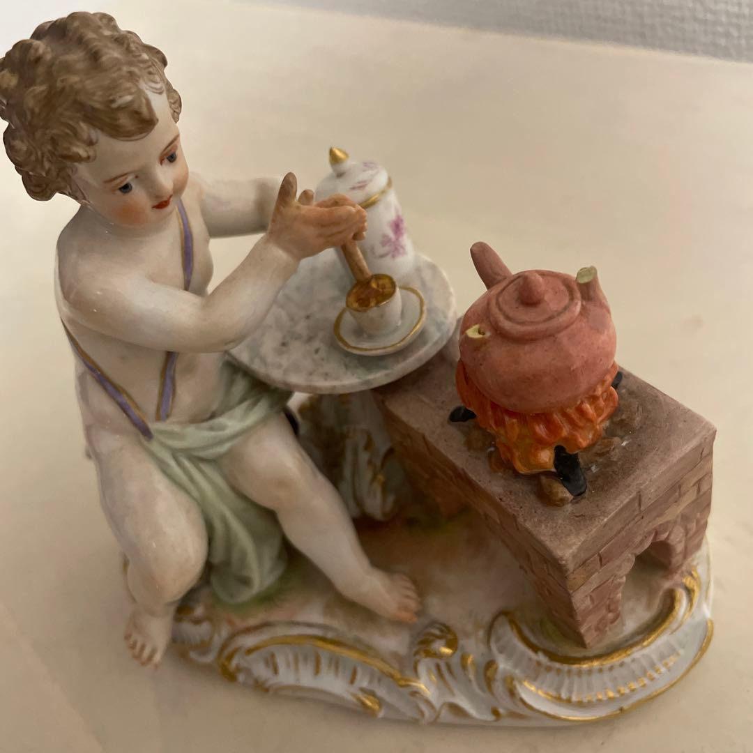 マイセン「ホットチョコレートを作る天使」四大元素:火　19世紀　ドイツ