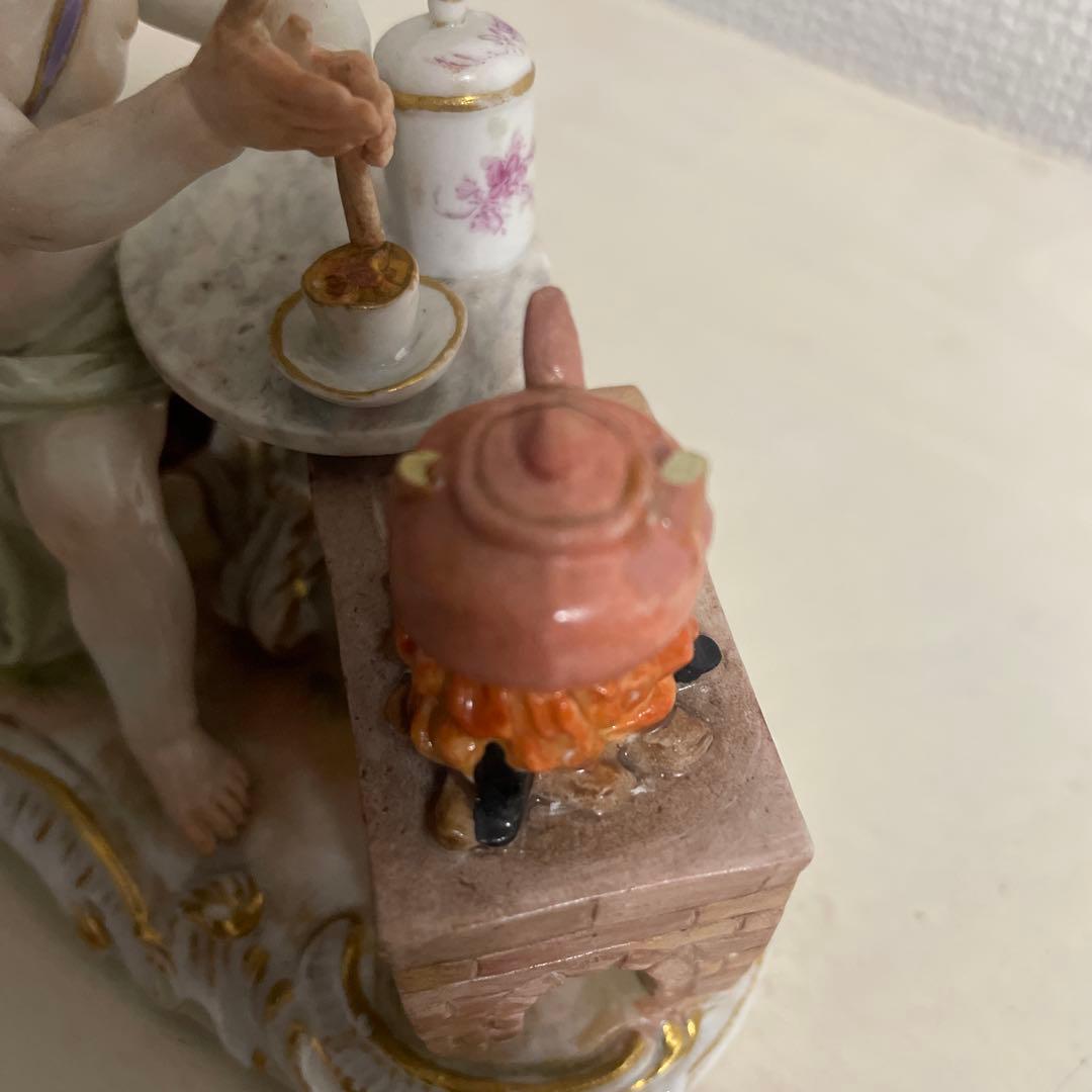 マイセン「ホットチョコレートを作る天使」四大元素:火　19世紀　ドイツ