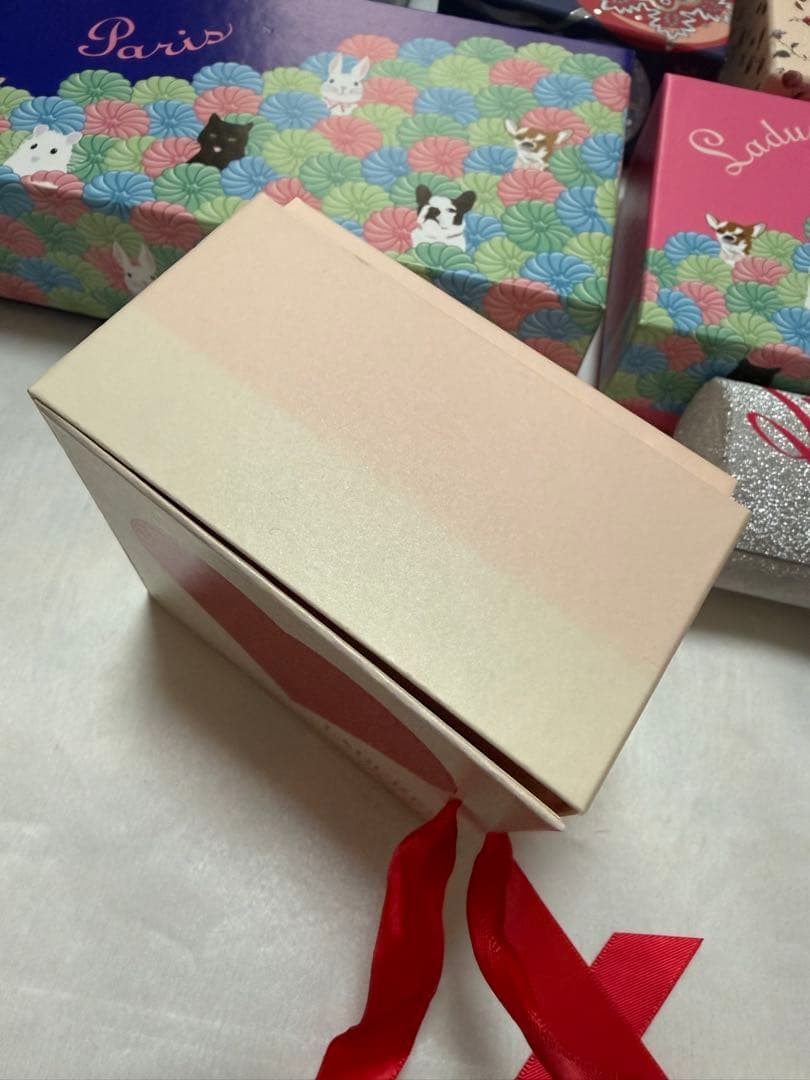 Ladurée マカロン箱 多様なデザイン