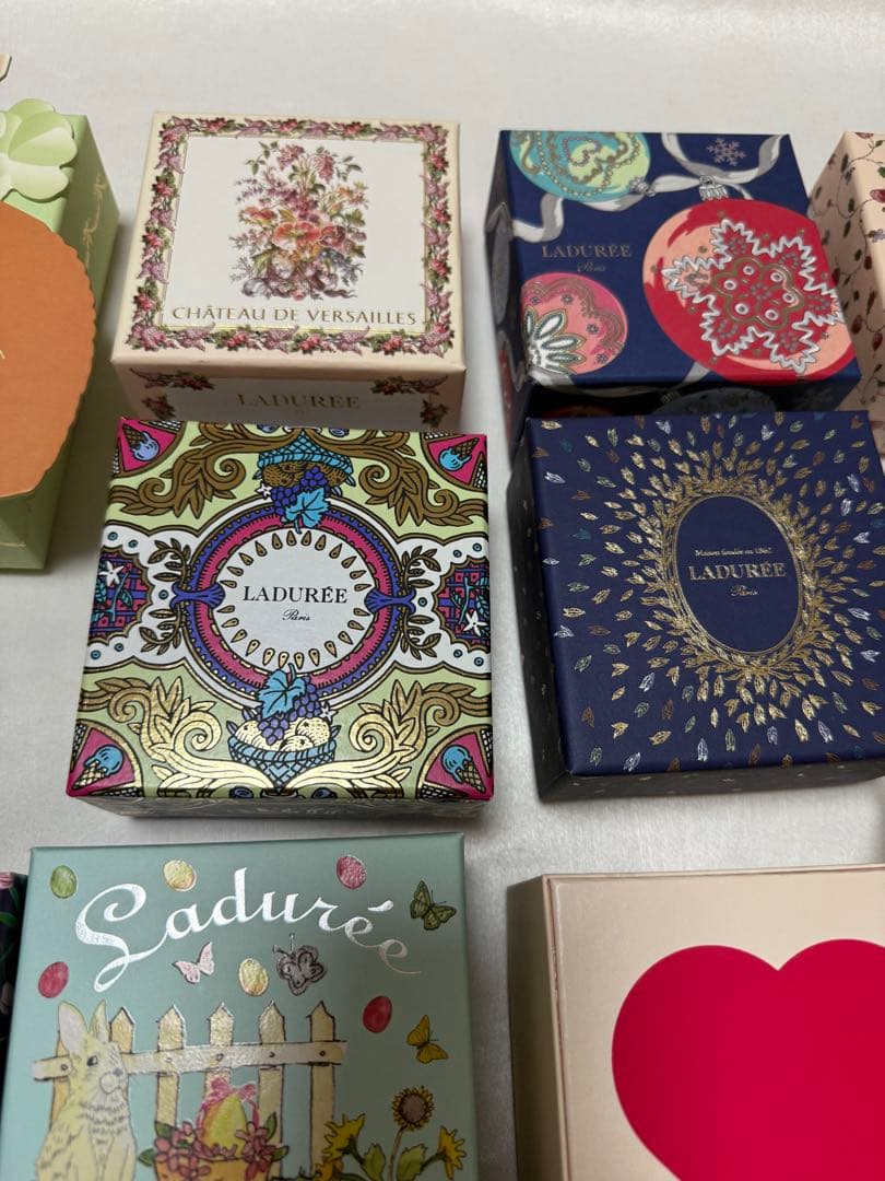 Ladurée マカロン箱 多様なデザイン