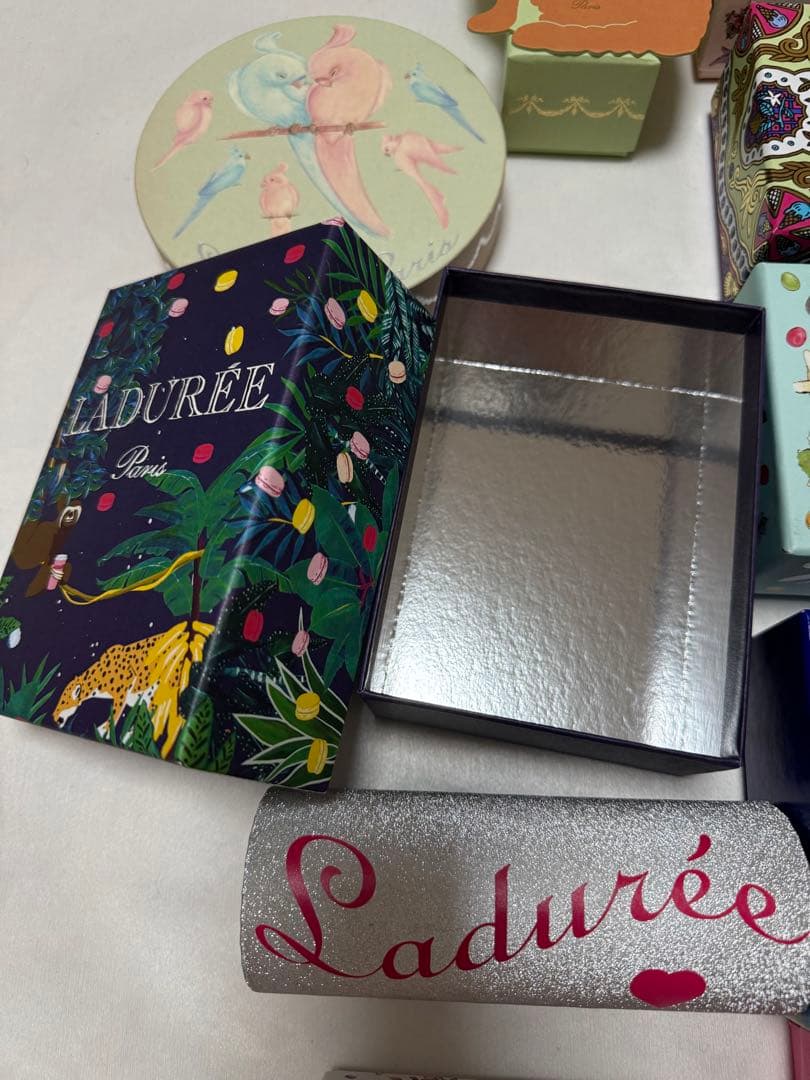 Ladurée マカロン箱 多様なデザイン