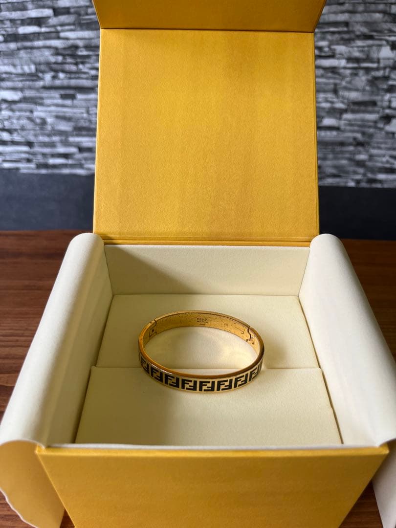 本物 FENDI フェンディ ブレスレット Mサイズ