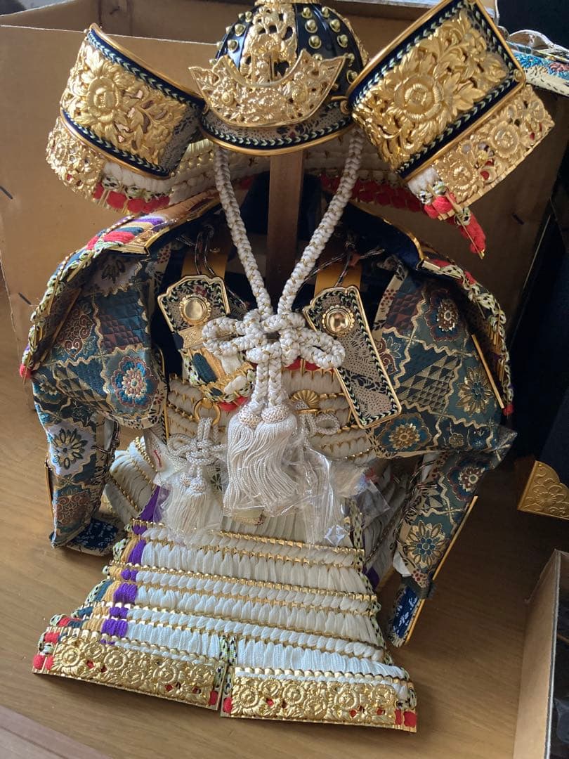 五月人形 伝統的武士衣装 収納箱付き