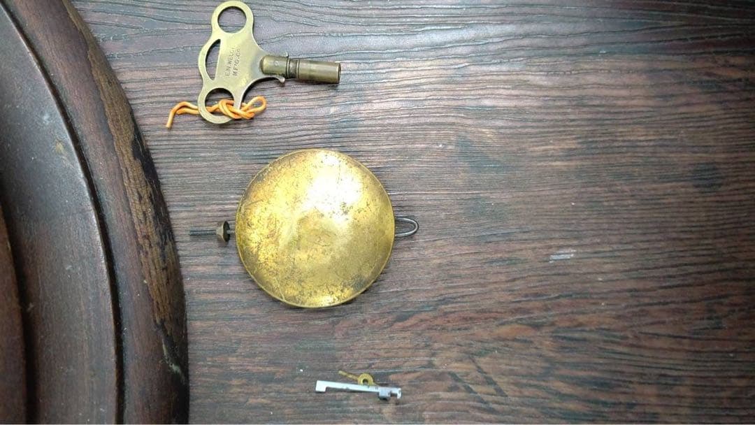 木製アンティーク掛時計巻き鍵付き