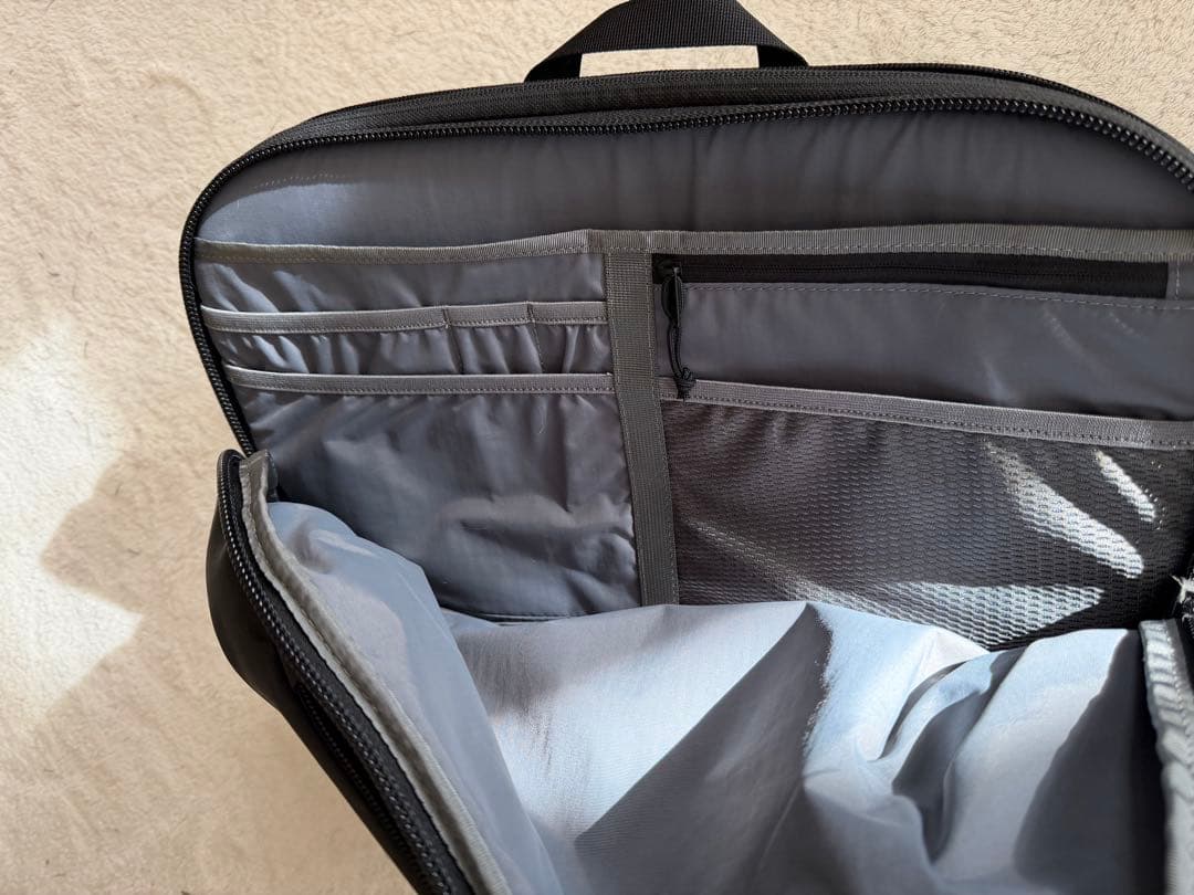 極上美品　AER スリングバッグ　ブラック ！