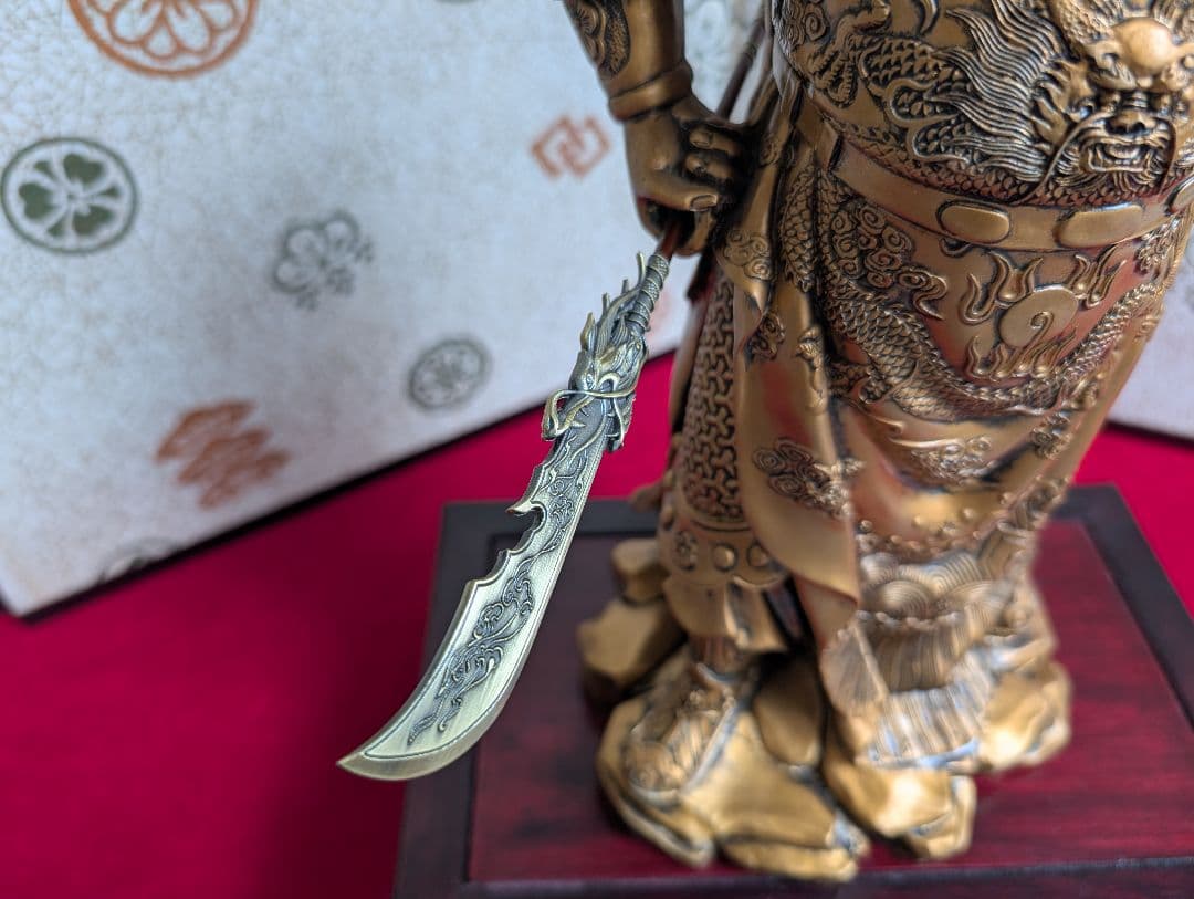 工芸　彫刻　関羽　関公　三国志　置物　立像　台付
