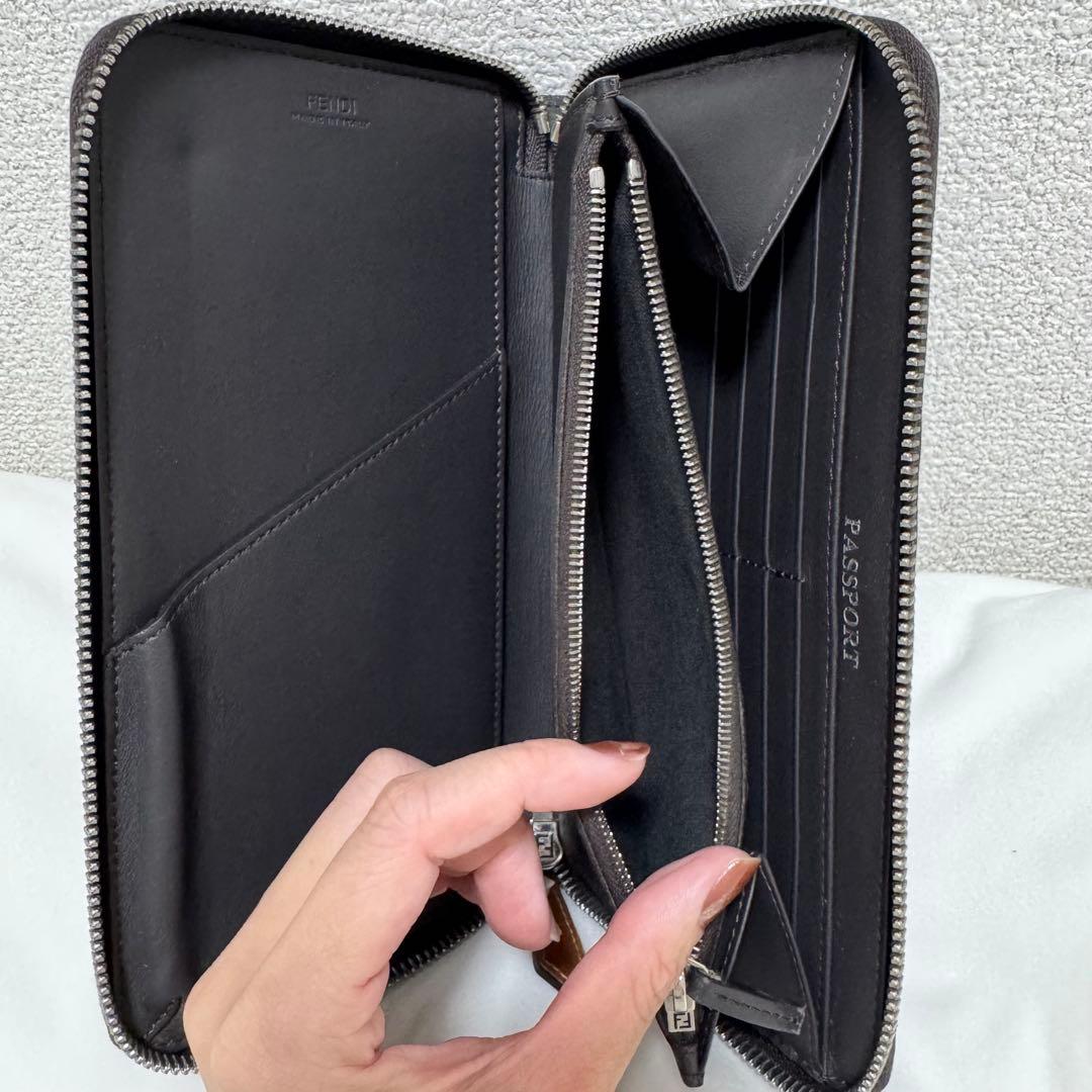 【残り1点】 超美品✨ FENDI フェンディ ズッカ柄 トラベルウォレット
