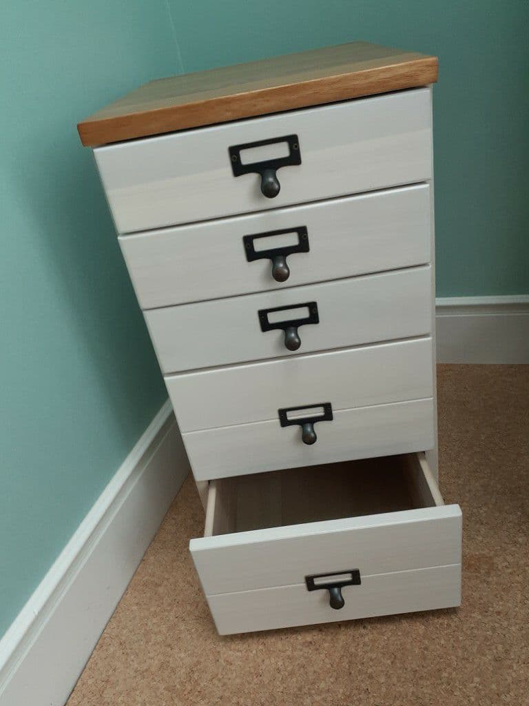 新品未使用　白いチェスト　木製　 5段