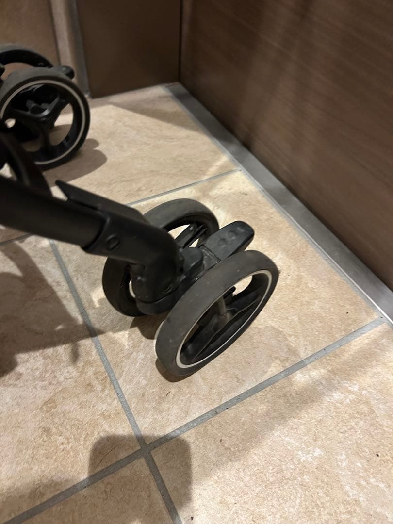 アップリカ ラクーナクッション 軽量 高級 ベビーカー 生後1～36ヶ月