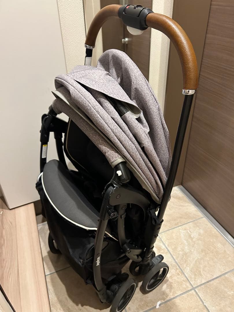 アップリカ ラクーナクッション 軽量 高級 ベビーカー 生後1～36ヶ月