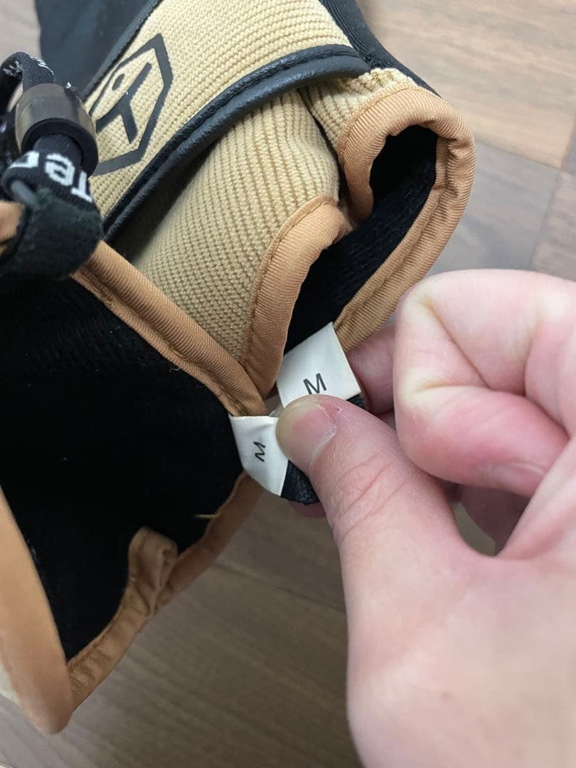 TAOTECH タオテックのコーチジャケットとベージュカーゴパンツセット