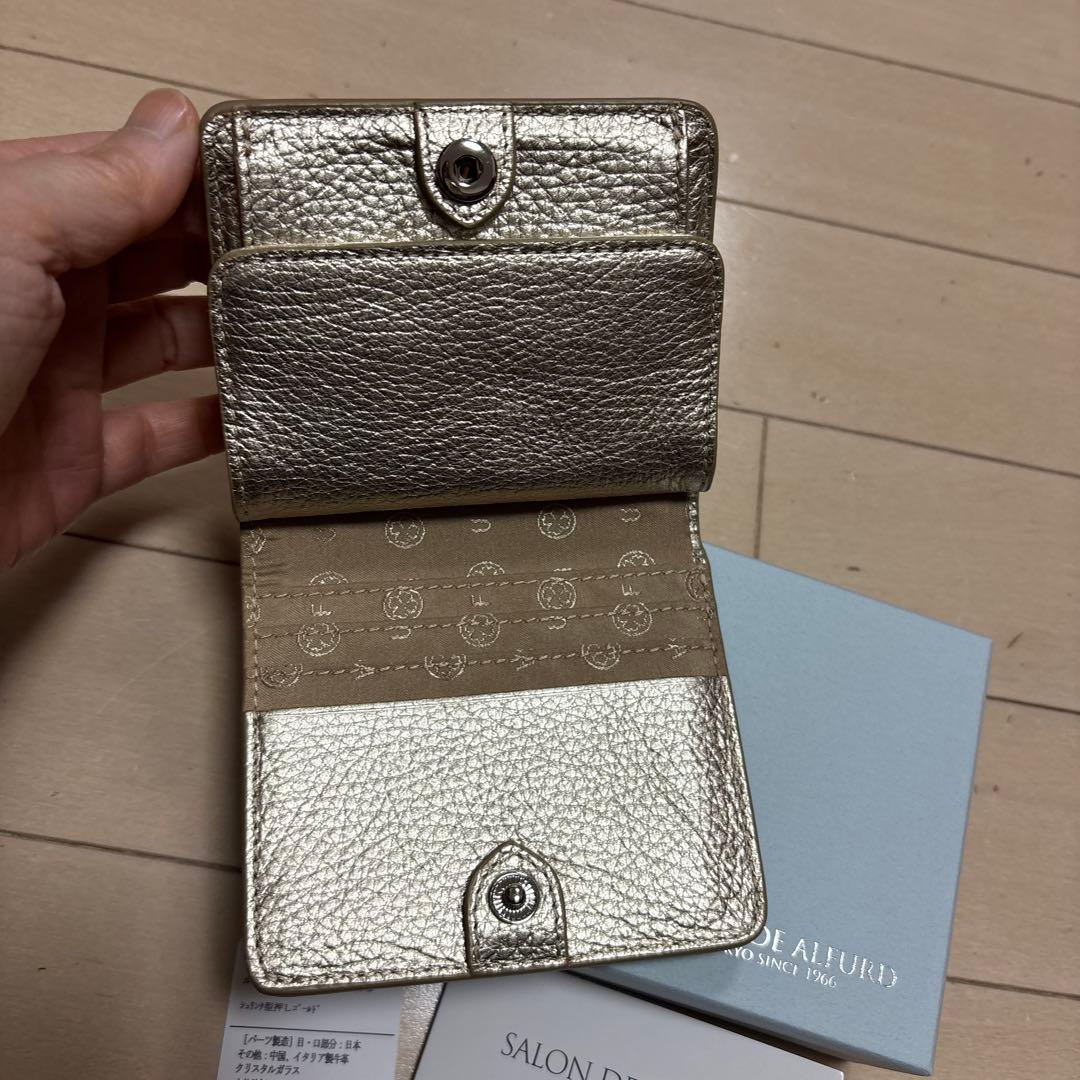 サロンドアルファード　財布