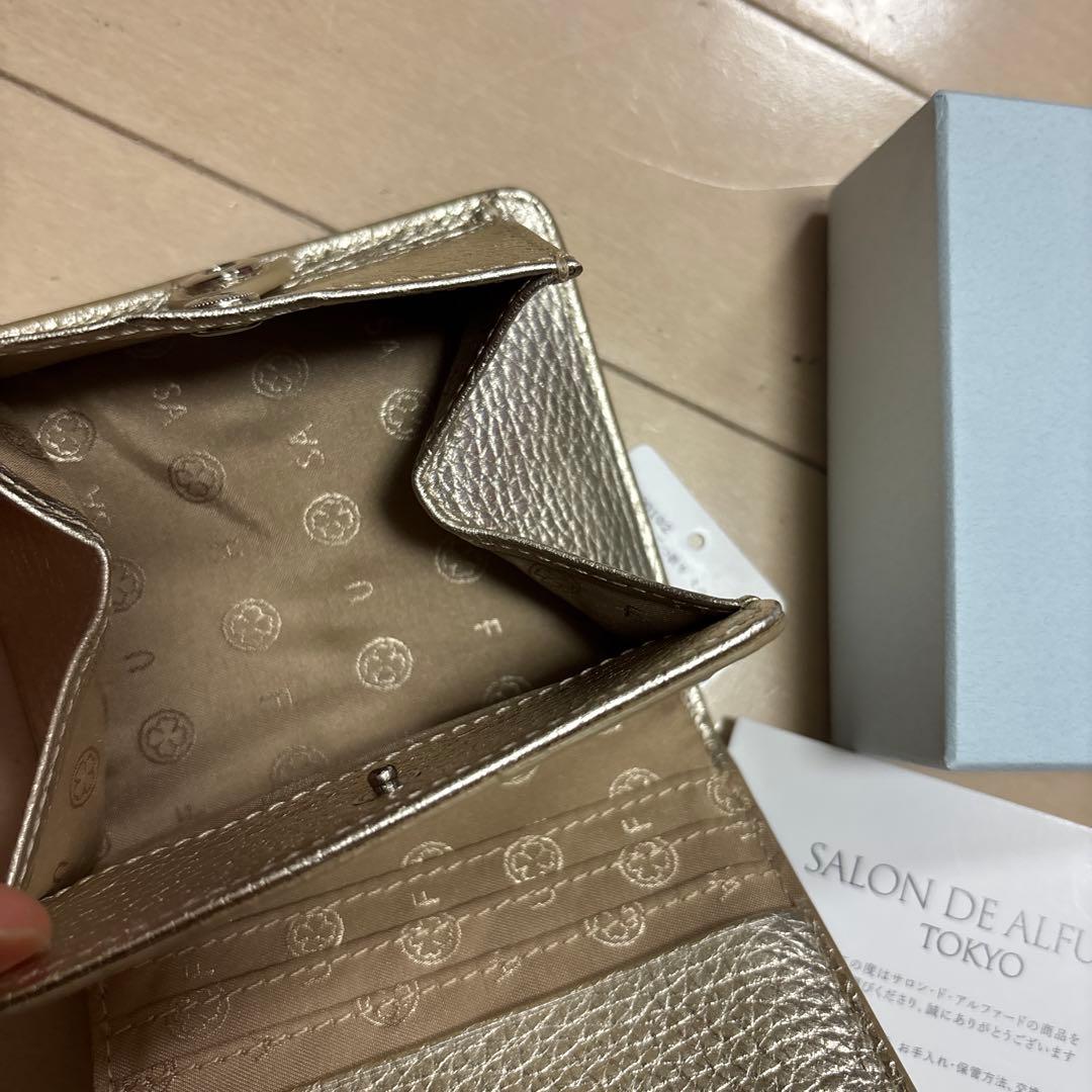 サロンドアルファード　財布