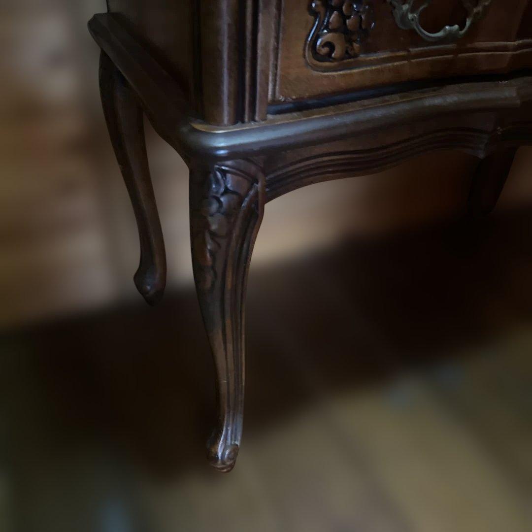 瞬間的❣️お値下げヴィンテージ　猫脚　装飾的な彫刻入り　木製チェスト