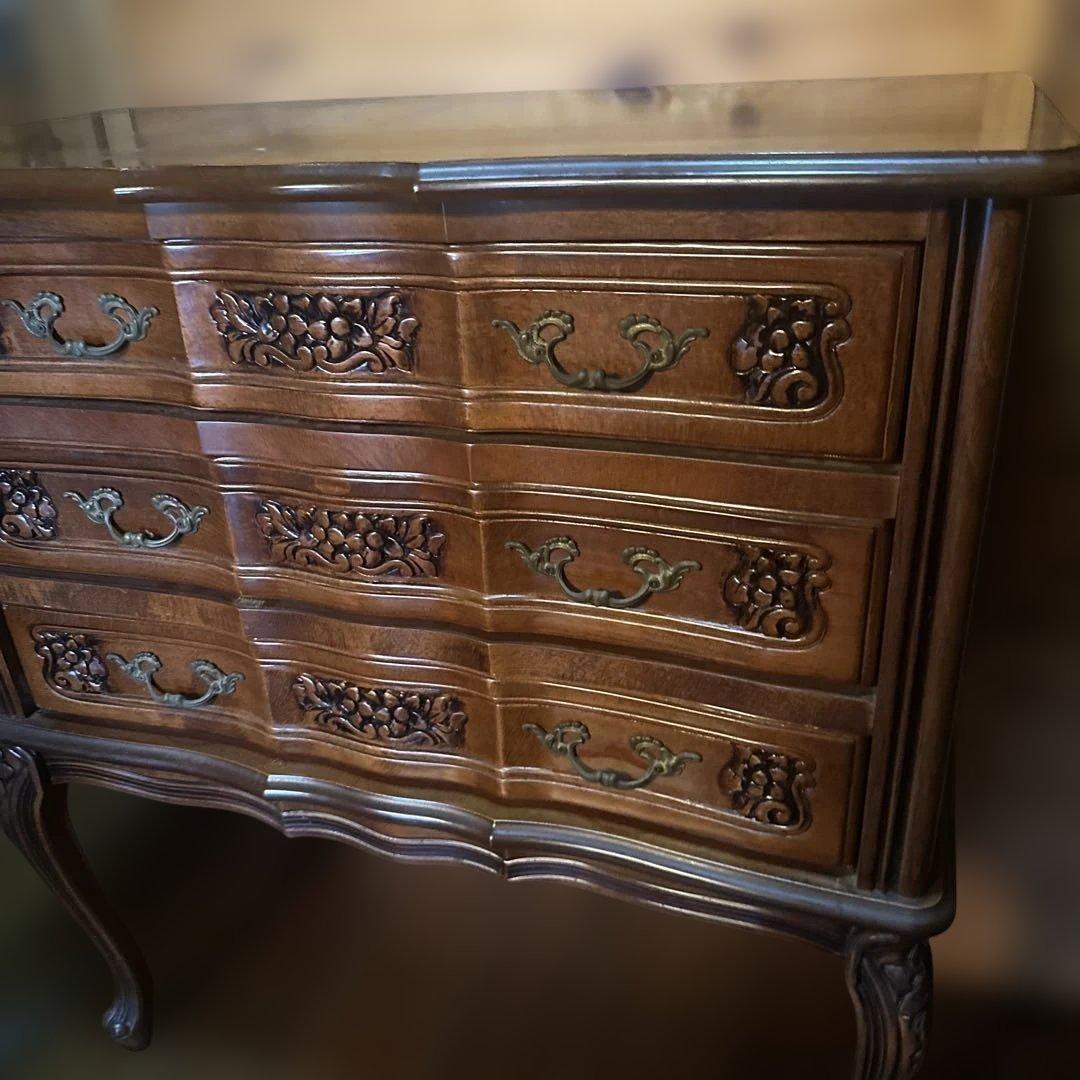 瞬間的❣️お値下げヴィンテージ　猫脚　装飾的な彫刻入り　木製チェスト