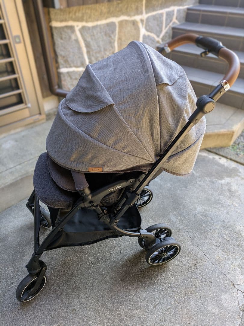 Combi 折りたたみ式ベビーカー グレー