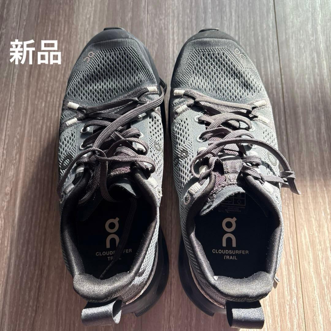 オンOn Cloudsurfer Trail トレイルランニングシューズ グレー